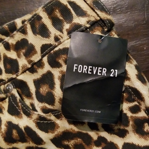 Leopard Denim ankle pants 30 waist 26 from crotch - Picture 5 of 7